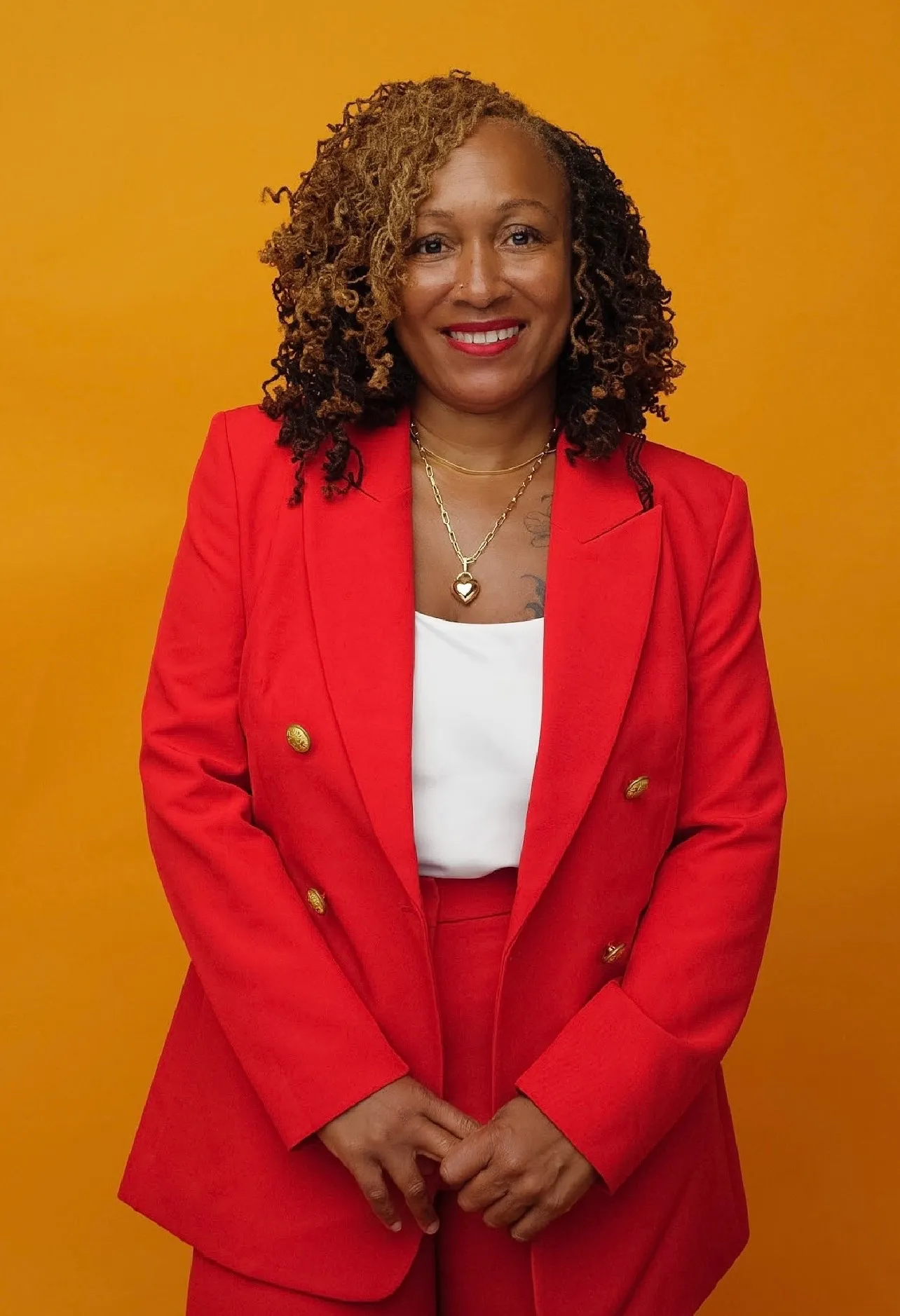 Nikkis Campbell, Certified Sisterlock Consultant & Sisterloctician